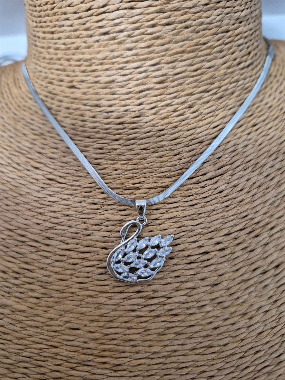 Collar cisne - Imagen 1